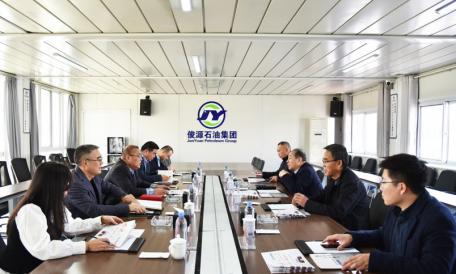 農(nóng)高區(qū)黨工委委員、管委會(huì)副主任曹永湖到俊源石油走訪